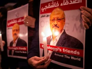 Supporters of murdered Saudi journalist Jamal Khashoggi protest outside the Saudi Arabian consulate in Istanbul. (AFP / Yasin AKGUL)
