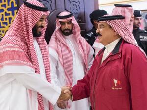 Crown Prince Mohammed bin Salman (L) shaking hands with Bahrain's King Hamad at the closing ceremony of the "Gulf Shield 1" military drills in eastern Saudi Arabia. (AFP /BANDAR AL-JALOUD)
