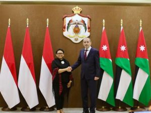 Foreign Minister Ayman Safadi (left) with the Indonesian counterpart Retno Marsudi on Tuesday in Amman (Twitter/ @AymanHsafadi)