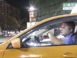 A cab driver in China was suspended after he was spotted wearing a skincare mask during his work hours.(Twitter)