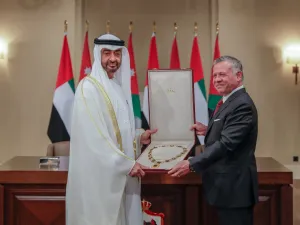 King Abdullah II bestows the Order of Al Hussein bin Ali upon Sheikh Mohamed bin Zayed Al Nahyan, the Crown Prince of Abu Dhabi. (Twitter/ @RHCJO)