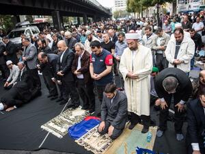 Muslims take part in Friday prayers in Berlin on September 19, 2014 as part of the nationwide event “Muslims against hatred and injustice”. (AFP/Maja Hitij)