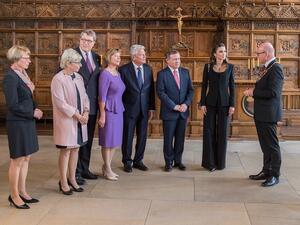 الملكة رانيا العبدالله واطلالة عملية وبسيطة  الملكة رانيا العبدالله واطلالة عملية وبسيطة