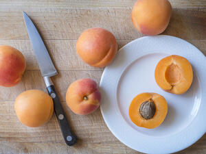 تعد فاكهة المشمش منجمًا للمعادن والفيتامينات
