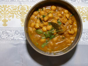 الفول المدمس غنيٌّ بالألياف والبروتين والحديد
