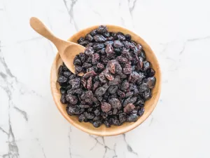 الزبيب الأسود يعالج أمراض الرئة، والروماتيزم، والملاريا

