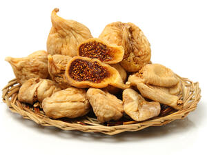 التين المجفف يحتوي على نسبة عالية من الكالسيوم وفيتامين ك