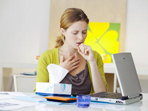 استنشاق البخار يعمل كمنعش، و يساعد على التخلص من المخاط  استنشاق البخار يعمل كمنعش، و يساعد على التخلص من المخاط