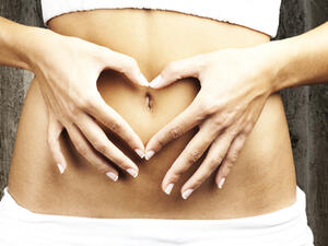 أكثر ما يزعج المرأة بعد الولادة معاناتها من وظهور الخطوط البيضاء