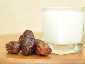 رجيم التمر واللبن من أشهر أنواع الحميات الغذائية عند الكثير من النساء

