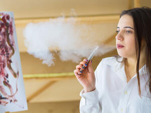 النكهات المضافة في السيجارة الإلكترونية تصبح سامة عندما تتبخ