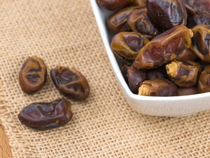 يحتوي التمر على كميات كبيرة من الحديد
