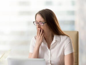 من علامات الغدة الدرقية الشعور بالتعب والنعاس والخمول أغلب الوقت