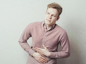 لا تتناولي المشروبات الغازية، الأطباق الغنية بالدهون أو السكر المصنع