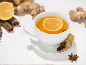 يساعد شاي الزنجبيل على إنزال الدورة الشهرية في غضون أيام