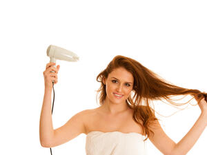 5 علامات تدل على تلف مجفف الشعر "السشوار"