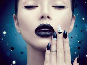 أفكار لأظافرك رائعة مستوحاه من عيد الهالوين