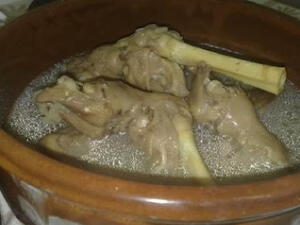 شوربة الكوارع تساعد في شفاء أمراض المفاصل وخشونة الركبة
