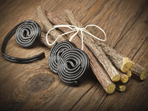 جذور عرق السوس يؤدي إلى خفض الإنزيمات في جسم المرأة

