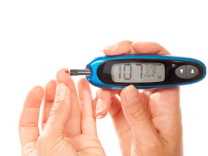 من أعراض انخفاض السكر في الدم الشعور بالجوع الشديد 