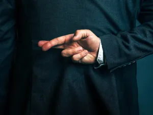 الكذب من أسوأ الصفات التي تنفر وتبعد أصدقائك وأحبابك عنك
