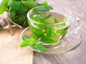 يُستخدم مغلي النعناع في علاج آلام البطن