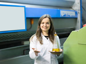 من بين أشهر مسببات التهاب الأذن تراكم الشمع في الأذن