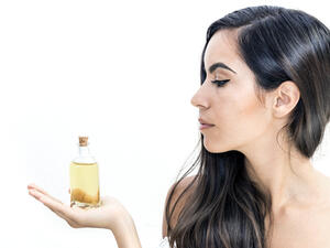 المضمضة بزيت الزيتون تساعد على علاج الصداع 
