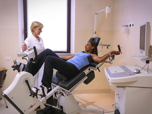 سبب إرتخاء عضلات الحوض الشعور بثقل وانتفاخ في منطقة المهبل 