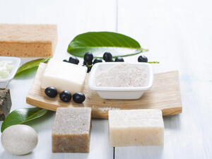 تعتبر زبدة الشيا من أهم المواد التّي تستعمل لكل أنواع البشرة 