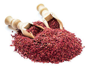 من فوائد السماق أنه يعالج البواسير
