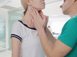 تناول بعض الادوية التي تؤثّر على عمل الغدّة

