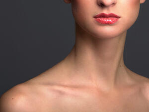 الرقبة جزء ظاهر من الجسم بحاجة إلى العناية
 الرقبة جزء ظاهر من الجسم بحاجة إلى العناية