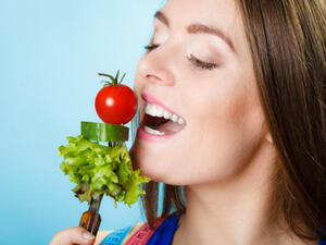 عليكِ اختيار الطماطم لإزالة الرؤوس السوداء
