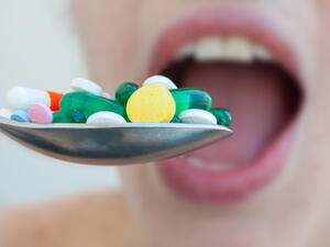 تعتبر الفيتامينات من أهم العناصر الغذائية التي يحتاج إليها الجسم