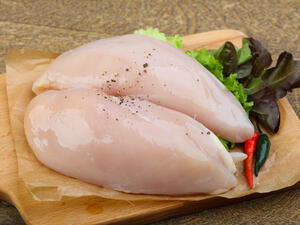 الخطوط البيضاء في الدجاج علامة على مرض الدجاجة

