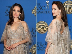 بدت أنجلينا جولي غاية في الجاذبية حيث اختارت من ايلي صعب