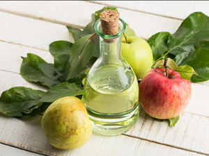 يفضل تجنب شرب خل التفاح على الريق لاحتوائه على نسبة الأسيد
