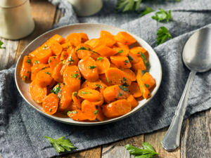 يحتوي الجزر على فيتامين G المسؤول عن إنتاج مادة الكولاجين

