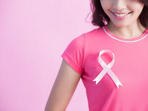 من علامات سرطان الثدي تغيير حجم وشكل الثدي