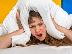 أخذ حمام دافئ قبل الذهاب للنوم فهو يعمل على إرخاء العضلات