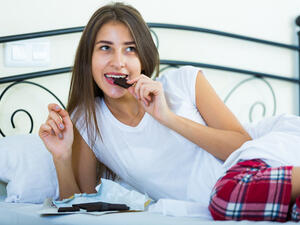 الشوكولاتة الداكنة تجعلك تعاني من الأرق 
 الشوكولاتة الداكنة تجعلك تعاني من الأرق