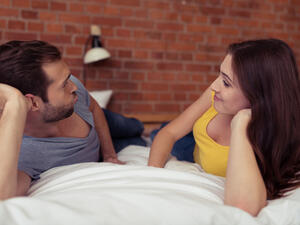 تمسّكي بأنوثتك عزيزتي فهي مفتاحك الأهم الذي سيجعل زوجك يذوب فيك
