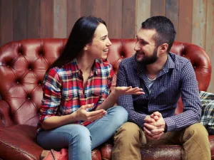 اتساع حدقة العين تدل أن الرجل وصل الى ذروة العلاقة الحميمة