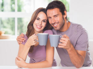 يعشق الرجل حبيبته عندما تتصرف بخجل ولطافة

