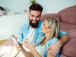 أنثى برج الميزان رائعة تساعد زوجها في تحقيق أهدافه

