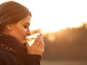 يكون الاكتئاب عادةً عند النّساء بنسبة أكبر من الرّجال