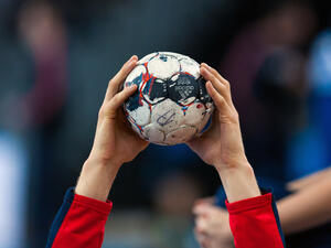 كرة القدم تعمل على اكتساب النمو العقلي والجسدي

