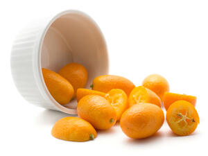 تحتوي فاكهة كيمكوات على نسبة كبيرة من فيتامين “سي”