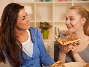 تناول العشاء بعد الساعة السابعة مساء يزيد من خطر الإصابة بالنوبة القلبية
 تناول العشاء بعد الساعة السابعة مساء يزيد من خطر الإصابة بالنوبة القلبية